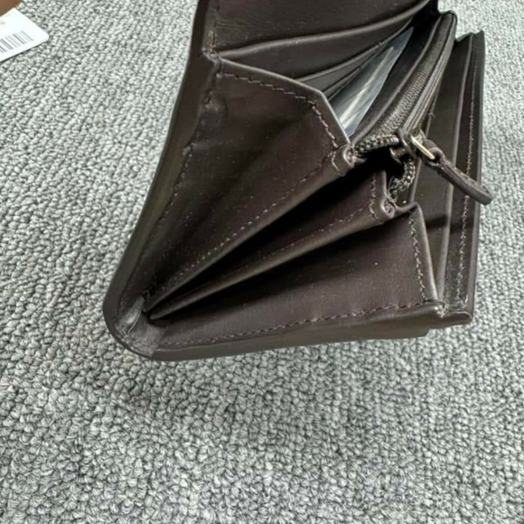 100% Authentic Gucci Leather Wallet - Picture 10 of 15